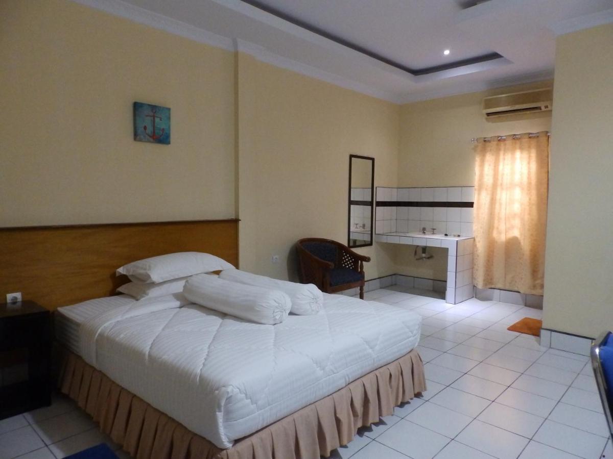 Bahari Family Hotel Bitung Exterior foto